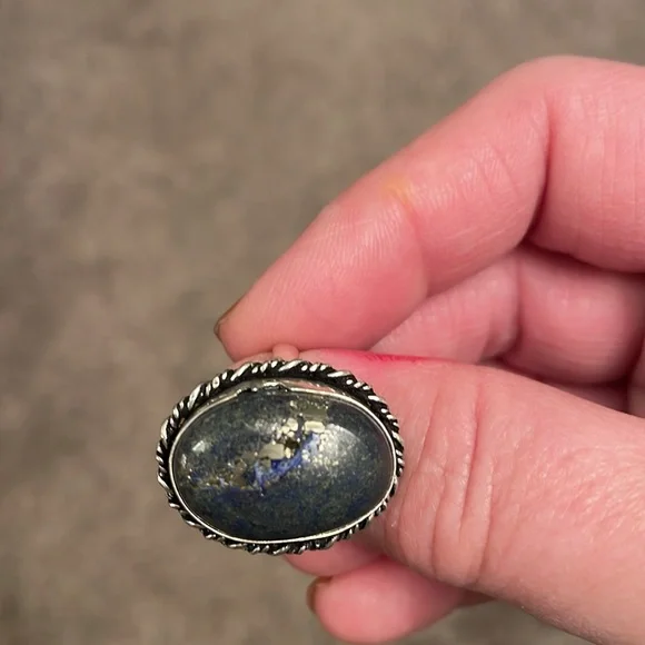 Size 7-7.5 blue Lapis Lazuli and sterling silver ring - Picture 4 of 7
